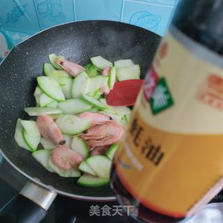 北极虾炒西葫芦的做法步骤：8