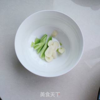 北极虾炒西葫芦的做法步骤：3