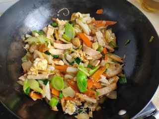 冬笋鸡蛋儿菜炒年糕的做法步骤：11