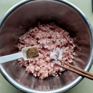 白面、玉米面萝卜肉包子的做法步骤：4