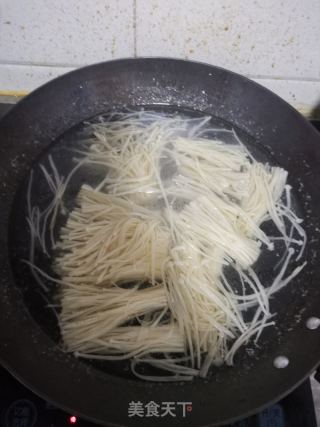 肥牛金针菇的做法步骤：4