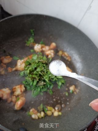鸡肠草虾仁滑蛋的做法步骤：9