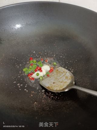 香菜炒鸭肾的做法步骤：3