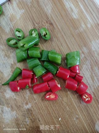 香菜炒鸭肾的做法步骤：1