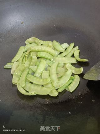 清炒荷兰豆的做法步骤：2