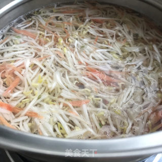 油鸡枞拌豆芽的做法步骤：4