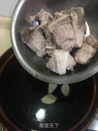 胡萝卜扇骨粥的做法步骤：2