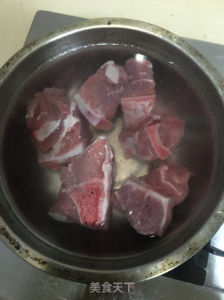 胡萝卜扇骨粥的做法步骤：1