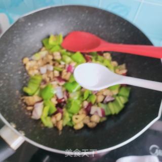 辣椒炒鸡丁的做法步骤：12