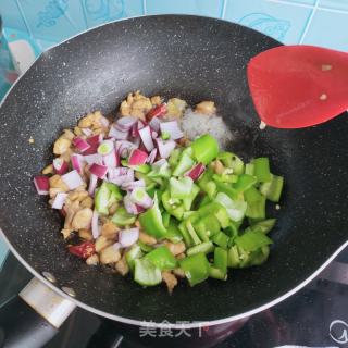 辣椒炒鸡丁的做法步骤：11