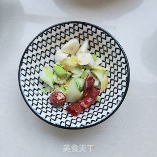 辣椒炒鸡丁的做法步骤：3