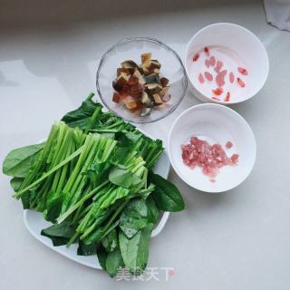上汤菠菜的做法步骤：1