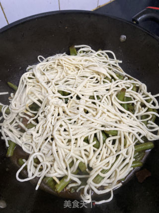 豆角焖面的做法步骤：6