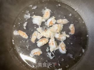 西兰花木耳拌虾仁的做法步骤：7