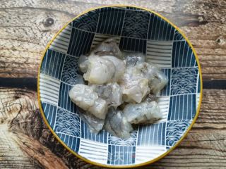 西兰花木耳拌虾仁的做法步骤：6