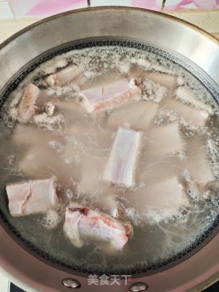 炖排骨的做法步骤：1