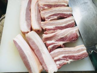 家常红烧肉烩菜的做法步骤：2