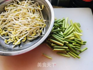 家常红烧肉烩菜的做法步骤：1