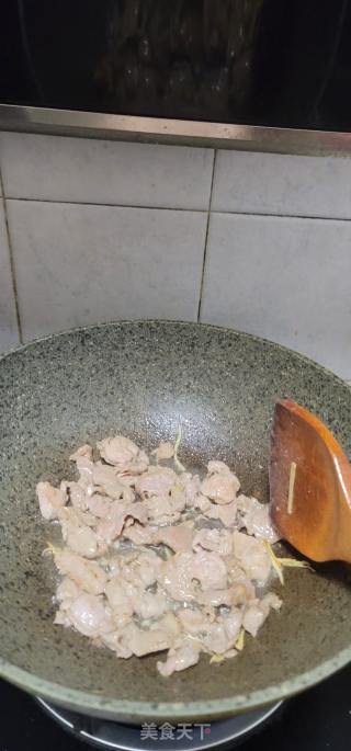 西兰花炒瘦肉的做法步骤：7