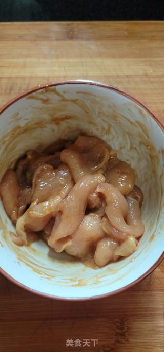 香葱炒鸡胸肉的做法步骤：2