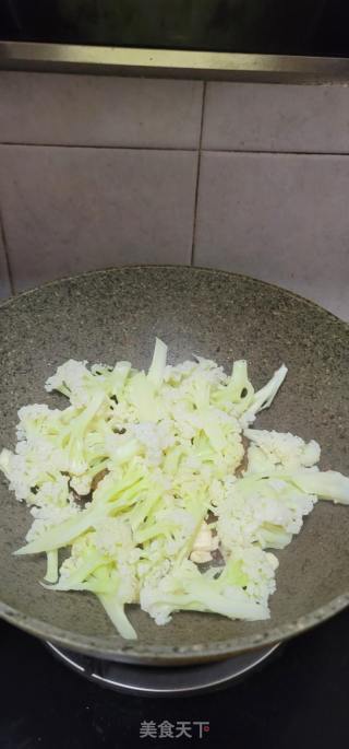 肥腊肉炒椰菜花的做法步骤：5