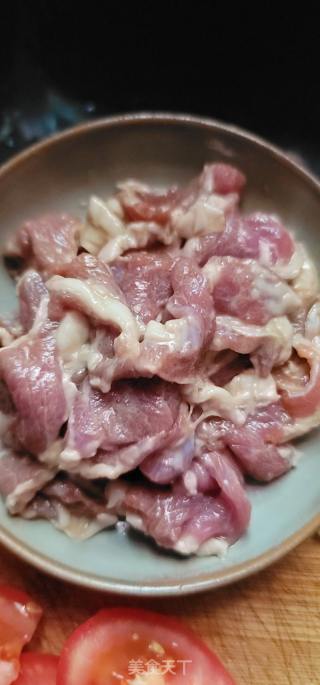 家常番茄炒肉的做法步骤：2