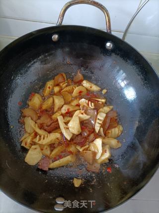腊肉炒春笋的做法步骤：8
