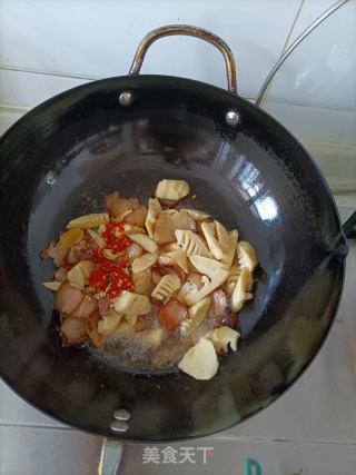 腊肉炒春笋的做法步骤：7