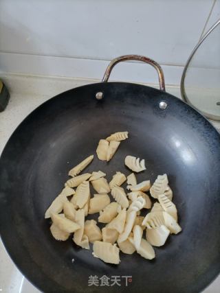 腊肉炒春笋的做法步骤：5