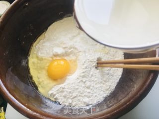 芝麻干饼的做法步骤：1