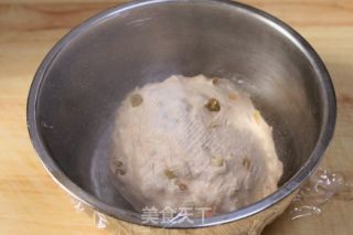 核桃葡萄干肉桂面包的做法步骤：6