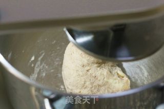 核桃葡萄干肉桂面包的做法步骤：3