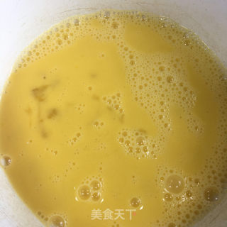 鸡蛋青椒炒虾仁的做法步骤：2