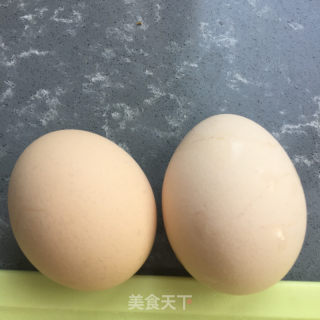 鸡蛋青椒炒虾仁的做法步骤：1