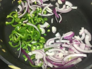肉丁炒面的做法步骤：9