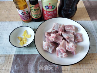 可乐排骨的做法步骤：1