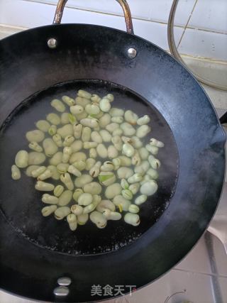 清炒蚕豆的做法步骤：2