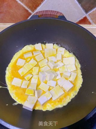 豆腐鸡蛋炒西红柿的做法步骤：3