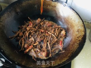 红烧肉焖茶树菇的做法步骤：8