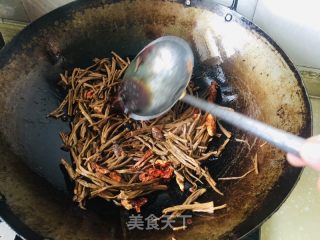 红烧肉焖茶树菇的做法步骤：6