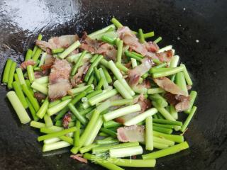 蒜薹炒腊肉的做法步骤：7