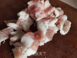 酸菜汆白肉的做法步骤：1