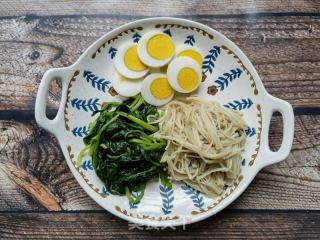 金针菇菠菜拌鸡蛋的做法步骤：8