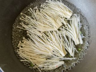 金针菇菠菜拌鸡蛋的做法步骤：4