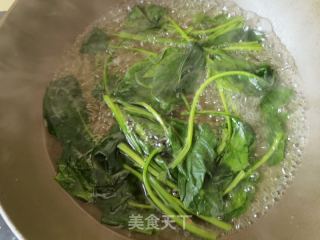 金针菇菠菜拌鸡蛋的做法步骤：2