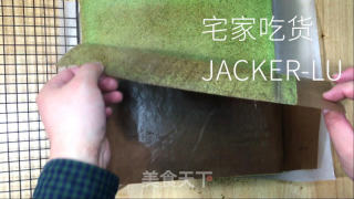 抹茶草莓卷，清新抹茶，甜蜜草莓，香浓奶油，抹茶控不容错过。的做法步骤：14