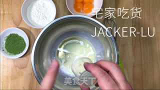 抹茶草莓卷，清新抹茶，甜蜜草莓，香浓奶油，抹茶控不容错过。的做法步骤：1