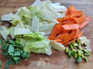 胡萝卜炒儿菜的做法步骤：2