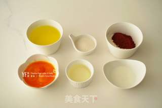 红丝绒蛋糕卷的做法步骤：1