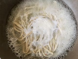 菠菜鸡胸肉拌荞麦面的做法步骤：5